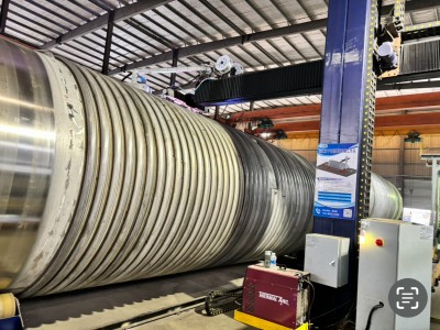 Automatic welding equipment for reactor